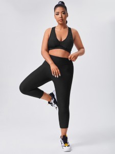 Plus Crisscross Textured Sports Bra