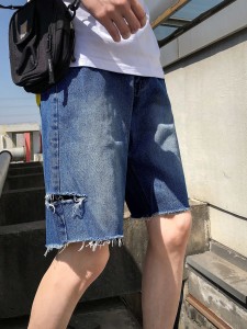 Men Stone Wash Raw Hem Denim Shorts