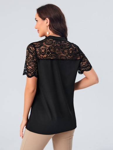 T-shirt with buttons and contrasting lace border