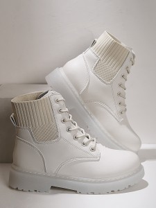 Boots cream color with laces