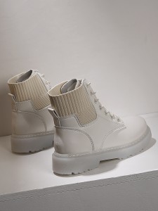 Boots cream color with laces