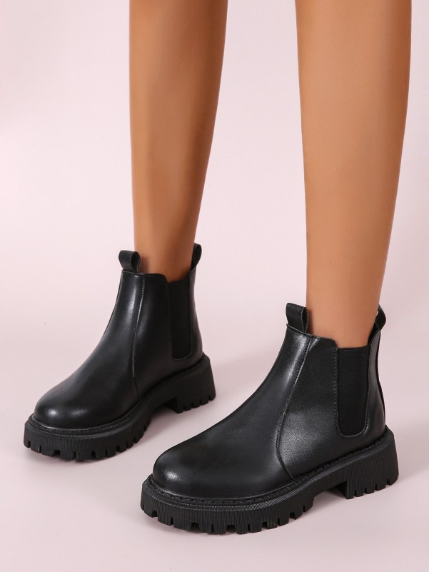 Women's boot with side rubber