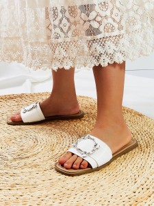 Beige women's slippers with a wide bow