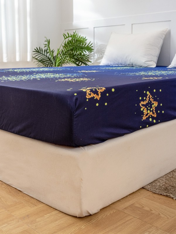 Bedspread with a lamp and stars print bed sheet