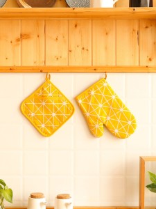 1pc Geometric Pattern Oven Glove & 1pc Heat Resistant Pad