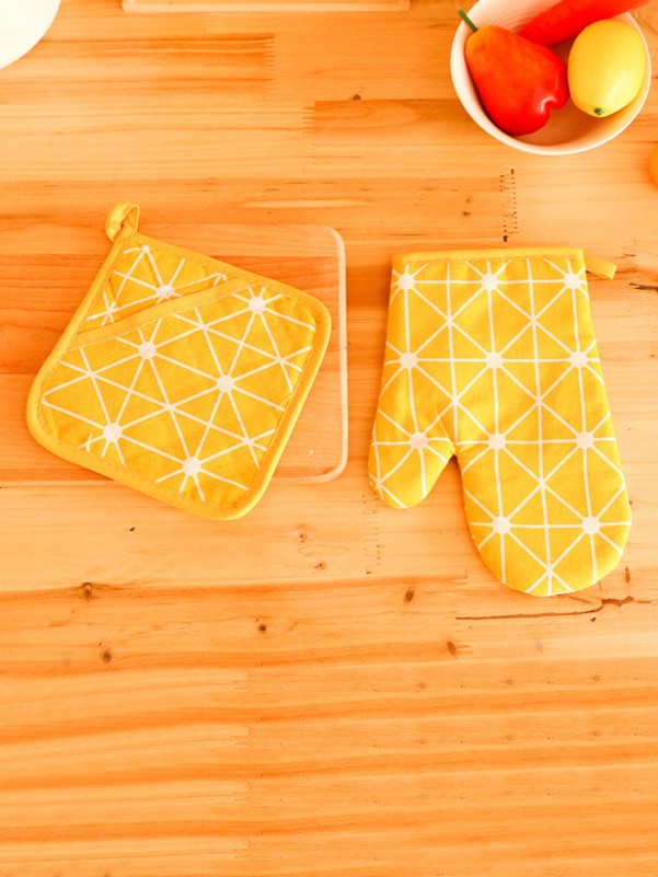 1pc Geometric Pattern Oven Glove & 1pc Heat Resistant Pad