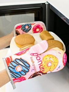 1pc Donuts Print Oven Mitt & 1pc Heat Resistant Pad