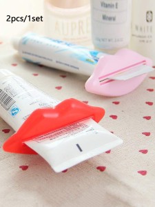 2pcs Lip Shaped Toothpaste Squeezer