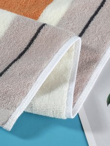 1pc Striped Pattern Random Towel