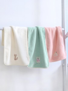 1pc Cartoon Embroidery Random Face Towel