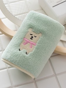 1pc Cartoon Embroidery Random Face Towel