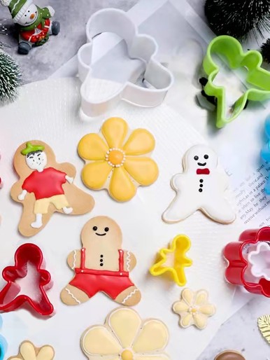 5pcs Christmas Gingerbread Man Shaped Random Cookie Mold