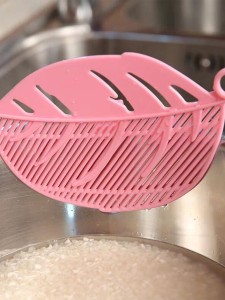 1pc Leaf Shaped Random Color Rice Washing Filter Sieve