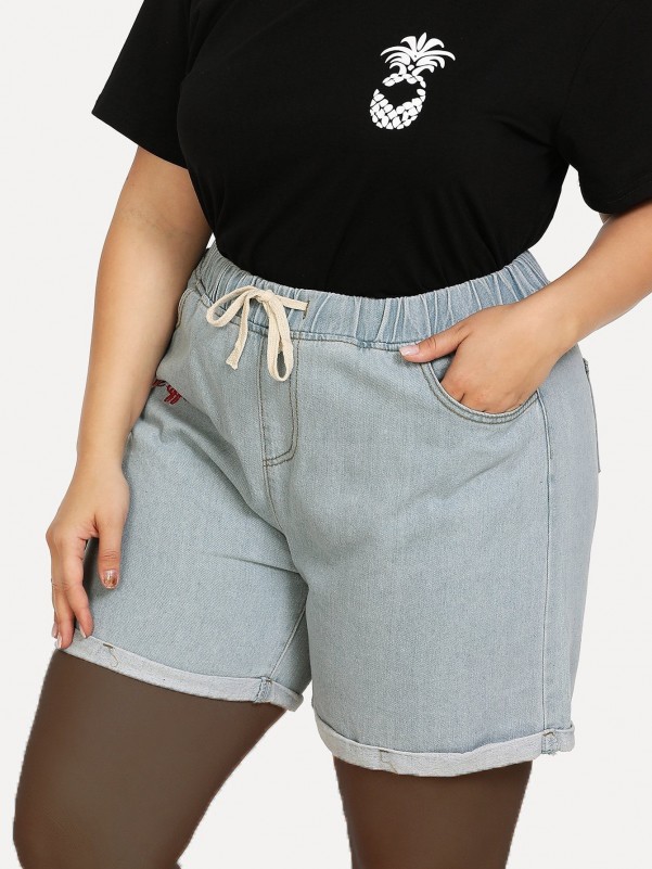 Plus Letter Embroidered Drawstring Denim Shorts