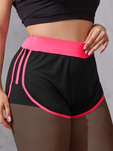 Plus size contrast stripe sport shorts