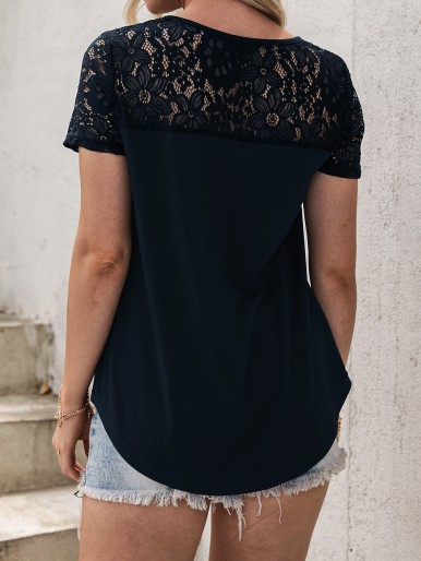 T-shirt with contrast lace curved hem