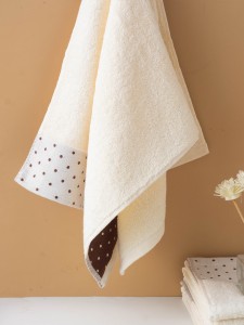 1pc Polka Dot Pattern Face Towel